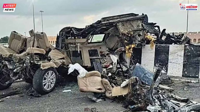 ষাঁড়ের ধাক্কায় দু’টুকরো SUV, মৃত ২
