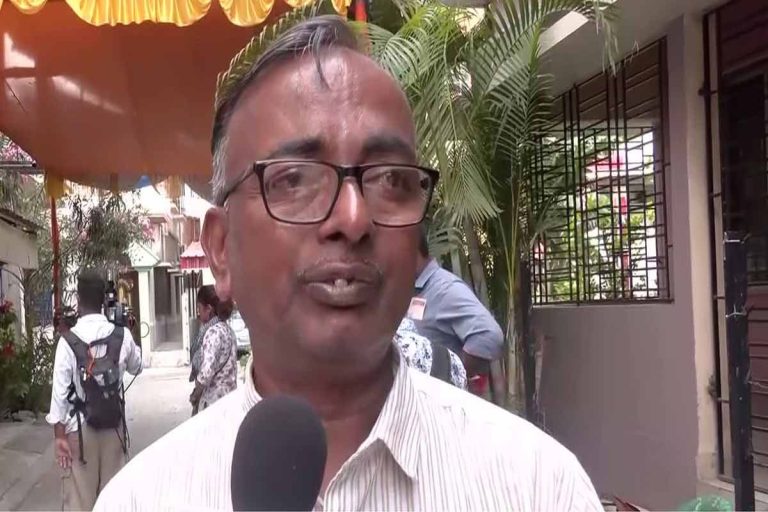 সন্দীপ ঘোষের জামিন: বর্তমান সরকারের বিরুদ্ধে আন্দোলনে নামার হুঁশিয়ারি অভয়ার বাবার