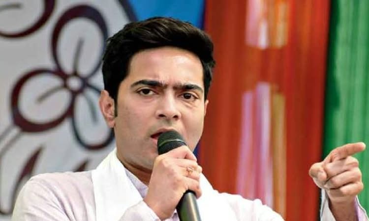 বিলবোর্ড মামলায় শেক্সপিয়র সরণি থানায় হাজিরা অভিষেকের