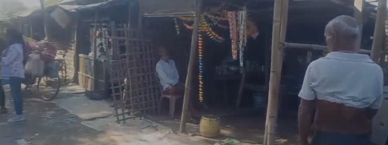 পুজোর মুখে উচ্ছেদের আশঙ্কা, অনিশ্চয়তার আতঙ্কে অম্বিকানগর বাজারের প্রায় ৭০ ব্যবসায়ী