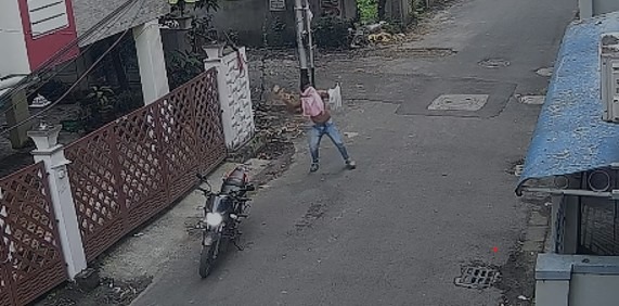 বিকাশ রঞ্জন ভট্টাচার্যের বাড়িতে মদের বোতল ছুড়ে দুষ্কৃতী হামলা