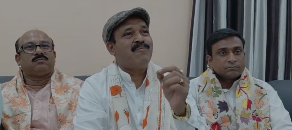 বীরভূমে ভূমি ও ভূমি সংস্কারের কাজে স্বচ্ছতা আনতে উচ্চপর্যায়ের বৈঠকে রাষ্ট্রমন্ত্রী