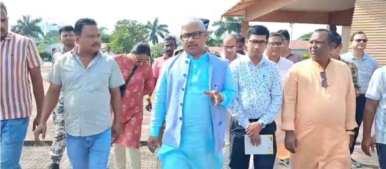 শিলিগুড়িতে বিশ্ববাংলা শিল্পী হাটের নাম বদল করার ইঙ্গিত দিলেন মন্ত্রী