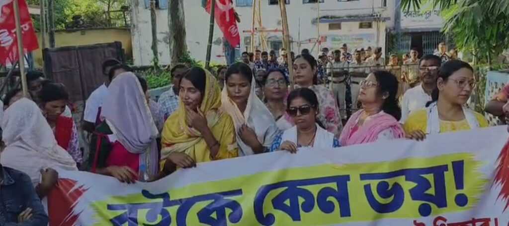 ইসলামপুরে বইয়ের স্টলে হামলার প্রতিবাদে সিপিএমের মিছিল
