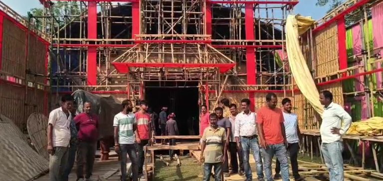 বদলে যাওয়া পুজো: মালদহের জমিদার বাড়ির দুর্গাপুজো হয়ে উঠেছে সর্বজনীন