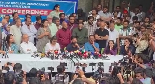 অনুমতি ছাড়াই শুক্রবার কনট প্লেসে তেরঙা ওড়াও কর্মসূচির ডাক ককরোচ জনতা পার্টির