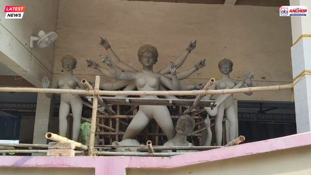 নন্দীবাড়ির আটচালাতে সেজে উঠছেন মৃন্ময়ী উমা