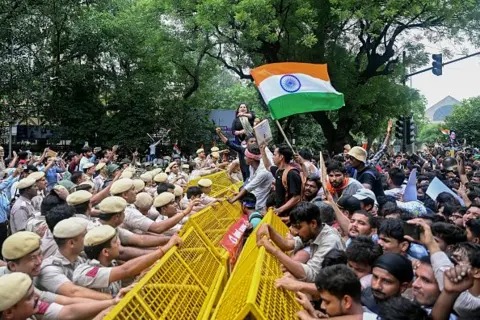  জ্ঞানেশ কুমারের পদত্যাগের দাবিতে চলছে বিক্ষোভ-আন্দোলনে উত্তাল দিল্লি, মুম্বই