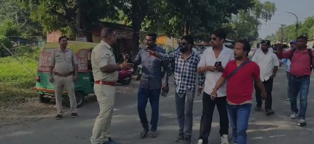দুর্গাপুরে তৃণমূল-বিজেপি সংঘর্ষ, রণক্ষেত্র নিউটন এলাকা