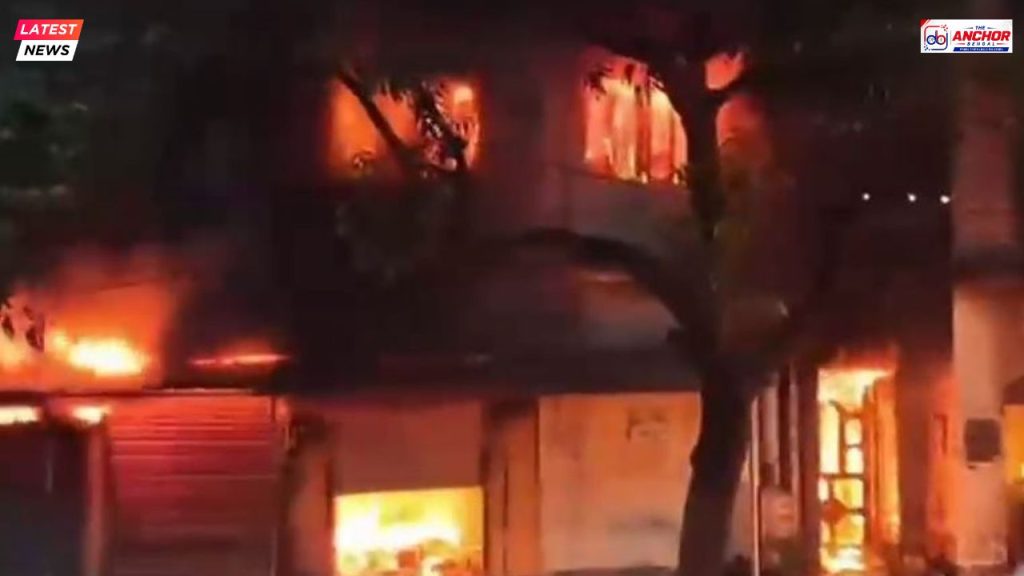 মহালয়ার ভোরে ভয়াবহ অগ্নিকাণ্ড হাওড়ায়, পুড়ে ছাই তিনতলা বাড়ি