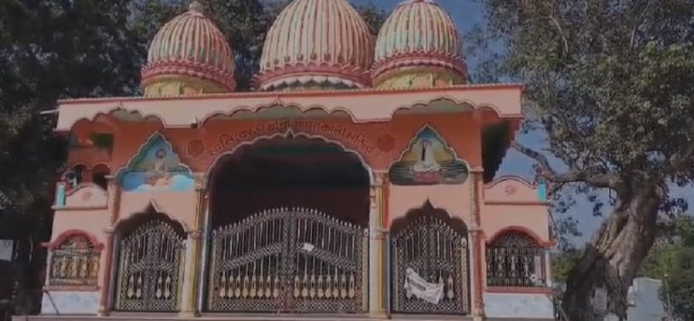 মালদহের হবিবপুরে দেড়শো বছরের প্রাচীন ভাঙাদিঘি আদিবাসী দুর্গাপুজো