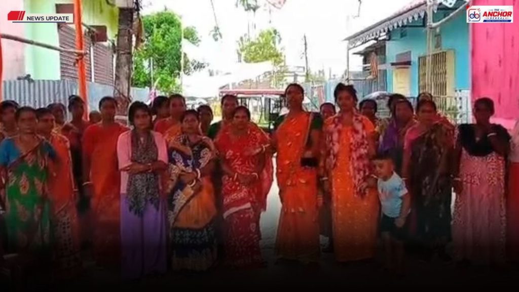 কোচবিহারে মহিলা পরিচালিত পুজোয় বাধা! পথে নেমে বিক্ষোভ মহিলাদের