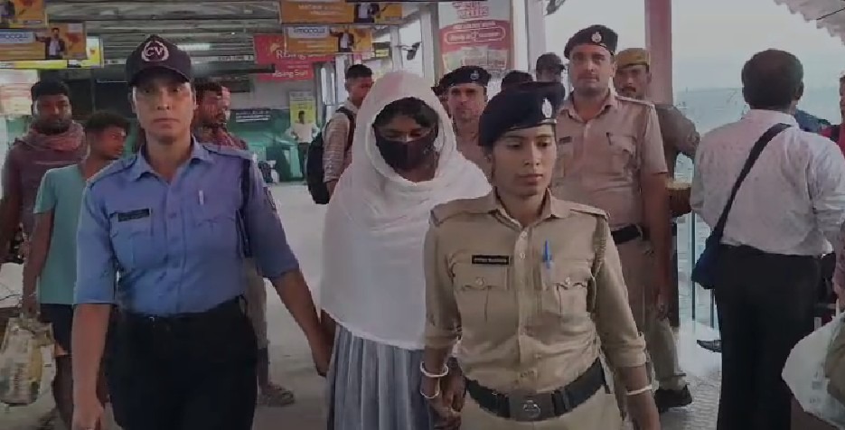 এনজেপি স্টেশনে ব্রাউন সুগার সহ মহিলা ধৃত, মাটিগাড়ায় উদ্ধার মাদক, গ্রেপ্তার ননদ-ভাবি