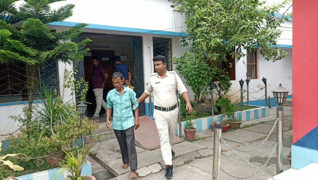 ষষ্ঠ শ্রেণির ছাত্রীকে যৌন হেনস্থার অভিযোগ, গ্রেপ্তার পঞ্চাশোর্ধ্ব প্রতিবেশী