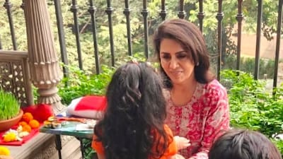 অষ্টমীর দিন বাড়িতে নাতনিকে বসিয়ে ‘কন্যাপূজা’য় মাতলেন নীতু সিং কাপুর