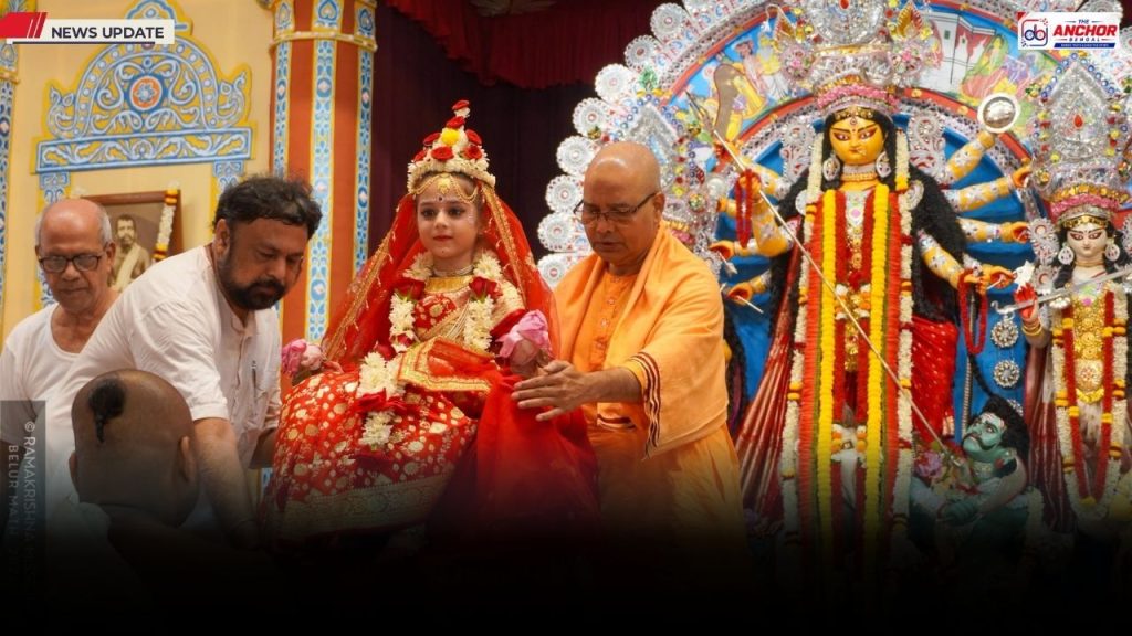 মহাষ্টমীর সকালে মণ্ডপে মণ্ডপে অঞ্জলির ভিড়, কুমারী পুজো দেখতে ঢল দর্শনার্থীদের