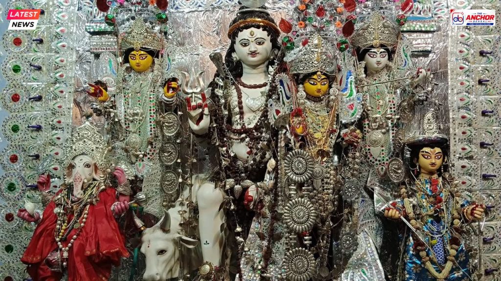 বনেদি বাড়ির পুজো, ঠনঠনিয়া দত্ত বাড়ির পুজোয় কেন শিবের কোলে থাকেন উমা!