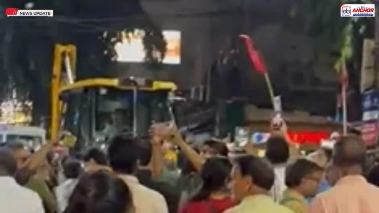 যাদবপুরে সিপিএমের বুক স্টল ভাঙতে বুলডোজার