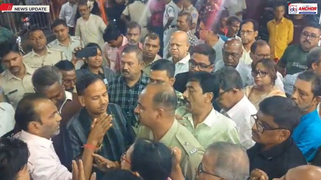 শিলিগুড়িতে বুকস্টল ঘিরে সিপিআইএম–আরএসএস সংঘাত
