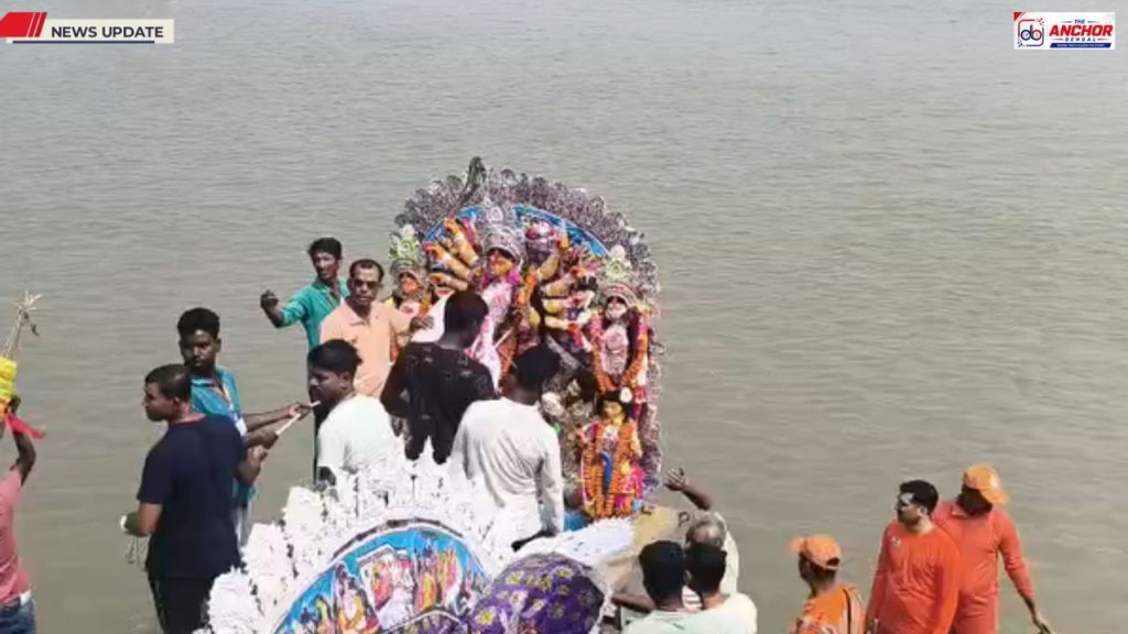 টাকির পুবের রাজবাড়িতে উমার বিদায় ২৪ বেহারার কাঁধে চেপে