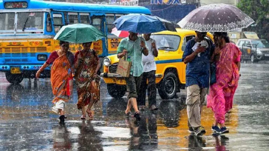 পুজোয় বৃষ্টি! ঘোষণা আবহাওয়া দপ্তরের, সপ্তমী পর্যন্ত ছাতা নিয়ে বেরতে হবে