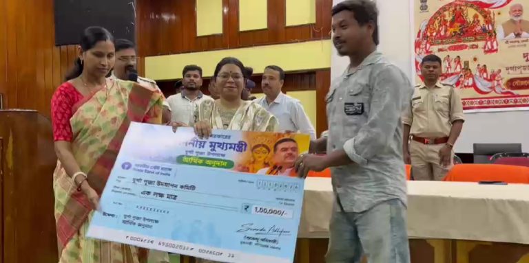 পুজোর মরশুমে আইন ভাঙলে কড়া ব্যবস্থা, সিউড়িতে পুজো কমিটিগুলিকে সতর্ক করল পুলিশ