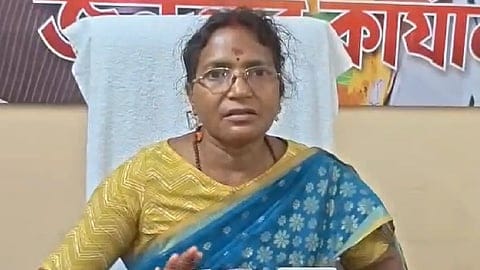 চোরবাগানে পদপিষ্টের ঘটনায় পুলিশ ও প্রশাসনের ভূমিকা নিয়ে প্রশ্ন তুলে মৃতদের পরিবারের পাশে রত্না দেবনাথ