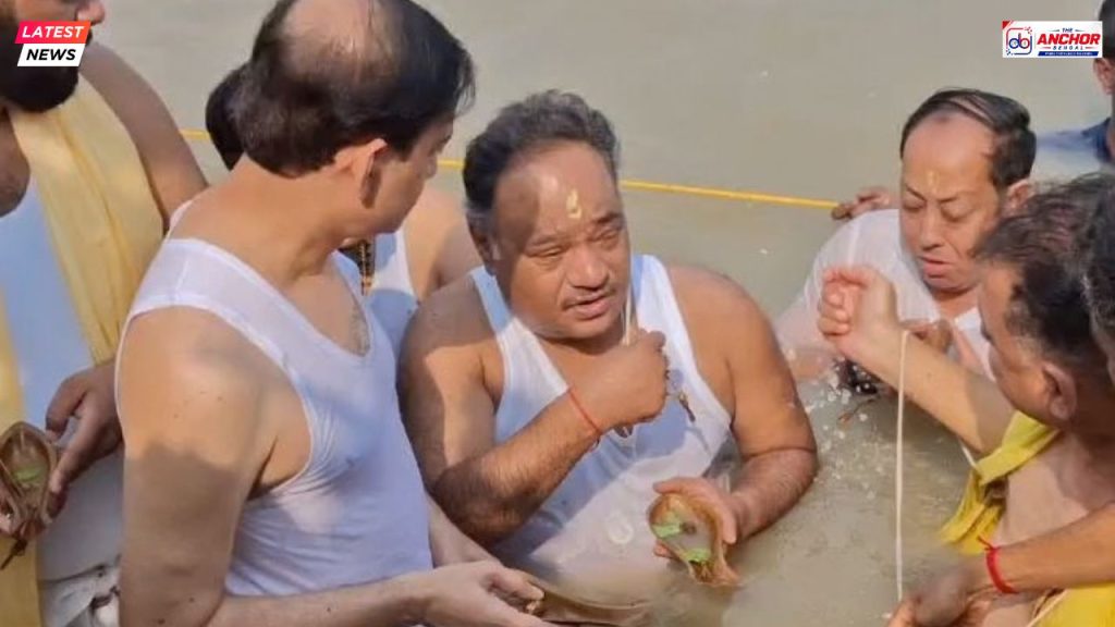 কলকাতার বিভিন্ন গঙ্গার ঘাটে তর্পণে উপচে পড়া ভিড়