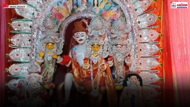 শান্তিপুরে প্রথমবার পূজিত হলেন বিরল ‘শিবদুর্গা’ প্রতিমা