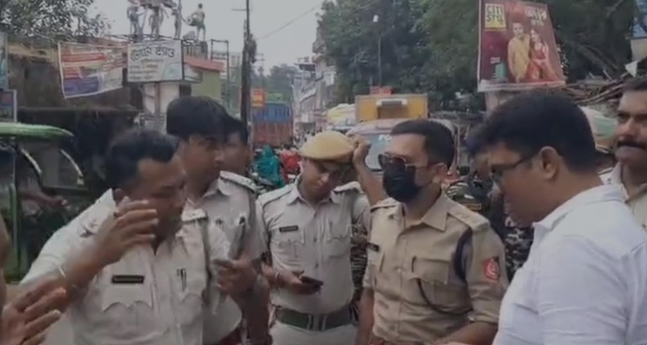 শান্তিপুরের ঐতিহ্যবাহী জগদ্ধাত্রী পুজোয় আগাম নিরাপত্তা প্রস্তুতি পরিদর্শনে পুলিশ প্রশাসন 