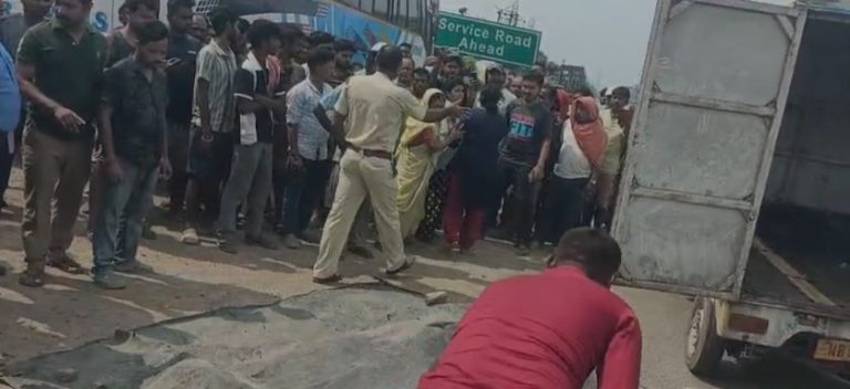 শান্তিপুরে জাতীয় সড়কে দ্রুতগামী ডাম্পারের ধাক্কায় মৃত্যু স্কুটির দুই আরোহীর