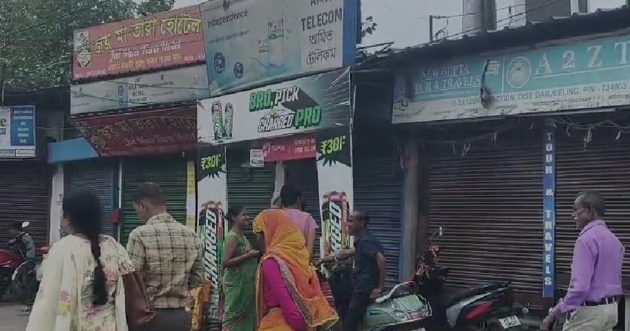 শিলিগুড়ি জংশনে রেলের উচ্ছেদ নোটিশ, পুনর্বাসনের দাবিতে পথে  ব্যবসায়ীরা