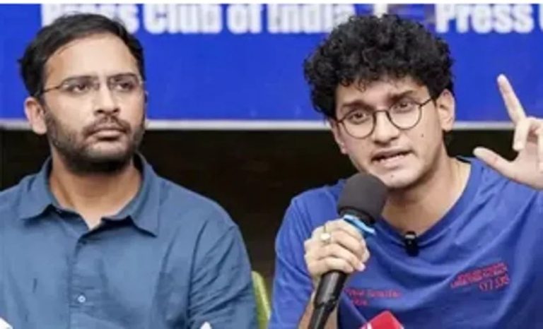 ককরোচ জনতার দুই শীর্ষনেতা সৌরভ ও আশুতোষের জেল হেপাজত