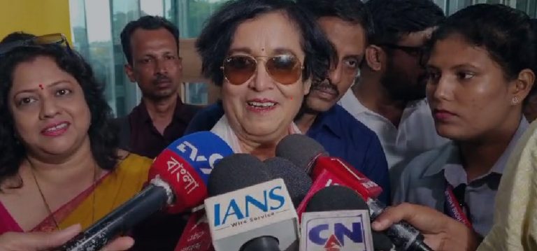 উগ্র জেহাদিদের বিরুদ্ধে ব্যবস্থা নিক বাংলাদেশ সরকার: তসলিমা নাসরিন