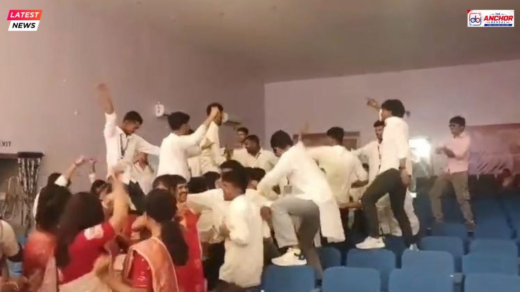 সরকারি ভবনেই মদের ফোয়ারা, পড়ুয়াদের উদ্দাম নাচ!