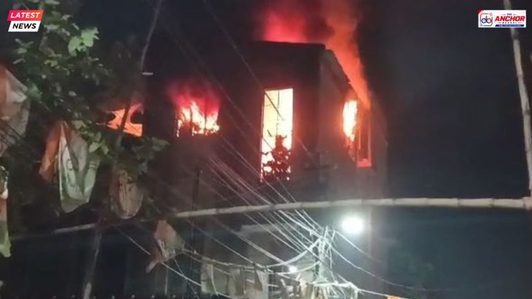 ভাটপাড়ায় বহুতলে বিধ্বংসী আগুন