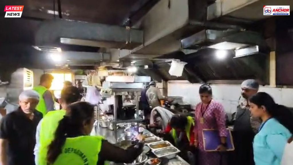 পুজোর আগে কলকাতার রেস্তোরাঁয় খাদ্য সুরক্ষা দপ্তরের নজরদারি