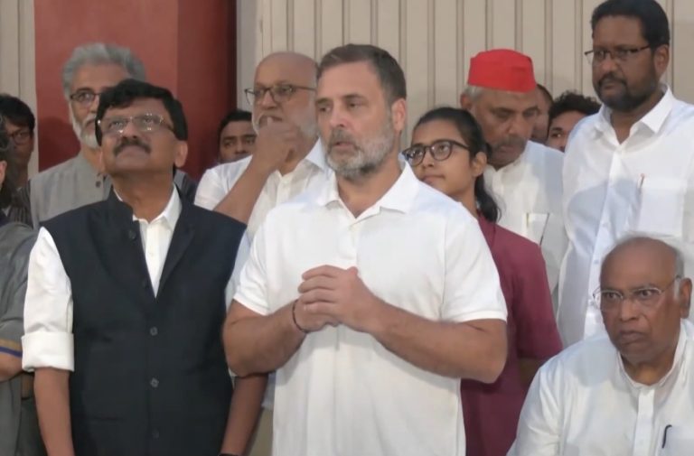 গণতন্ত্র রক্ষার লড়াই থামবে না, বিরোধীদের চা চক্রের শেষে বার্তা রাহুল গান্ধীর