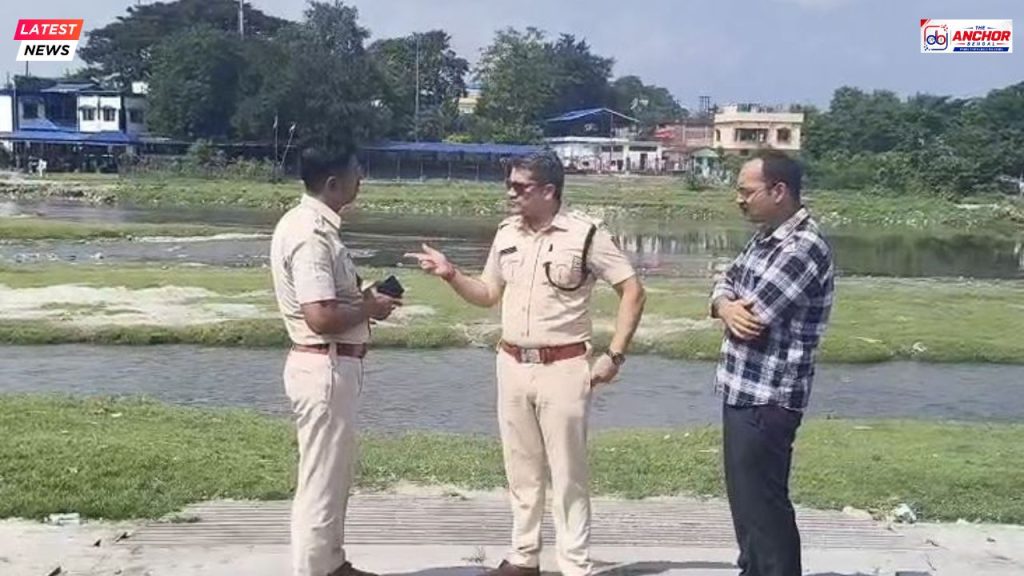 মহানন্দা নদীর নিরঞ্জন ঘাট পরিদর্শনে পুলিশ ও পুরনিগম 
